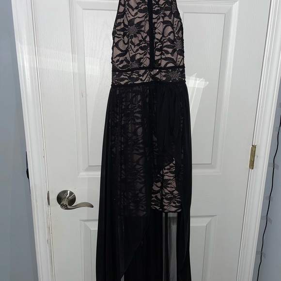 Black lace high to low formal dress - Picture 3 of 6